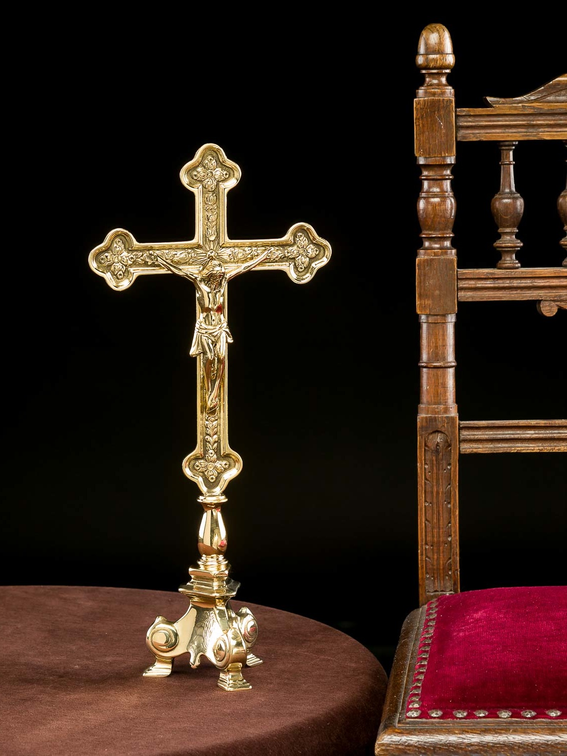 Complementi d'Arredo, Crocifisso da tavolo in ottone lucido con base