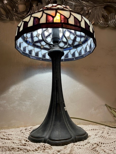 lampada-da-tavolo-arredamento-stile-floreale.jpeg