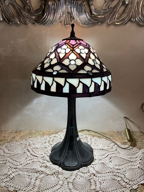 lampada-da-tavolo-ottone-anticato-con-disegni-geometrici.jpeg