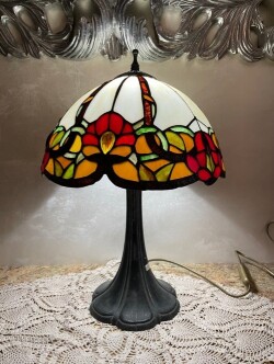 lampada-da-tavolo-ottone-anticato-stile-floreale.jpeg