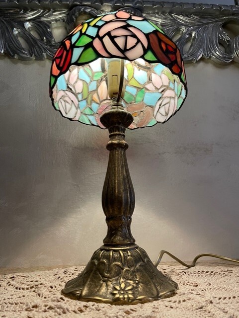 lampada-in-ottone-con-disegni-a-rilievo.jpg
