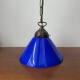 lampadario-a-sospensione-in-ottone-con-catena-e-vetro-blu.jpg