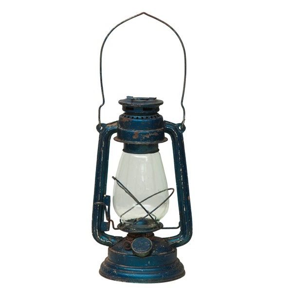 Antica lanterna a petrolio in lamiera