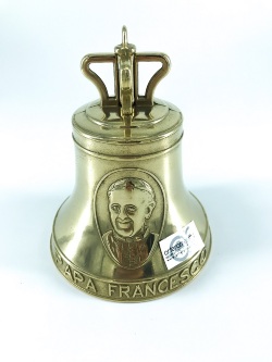 campanello-ottone-papa-francesco-bergoglio-anniversario.JPEG