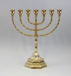 candeliere-ebraico-menorah-ottone-lucido.jpg