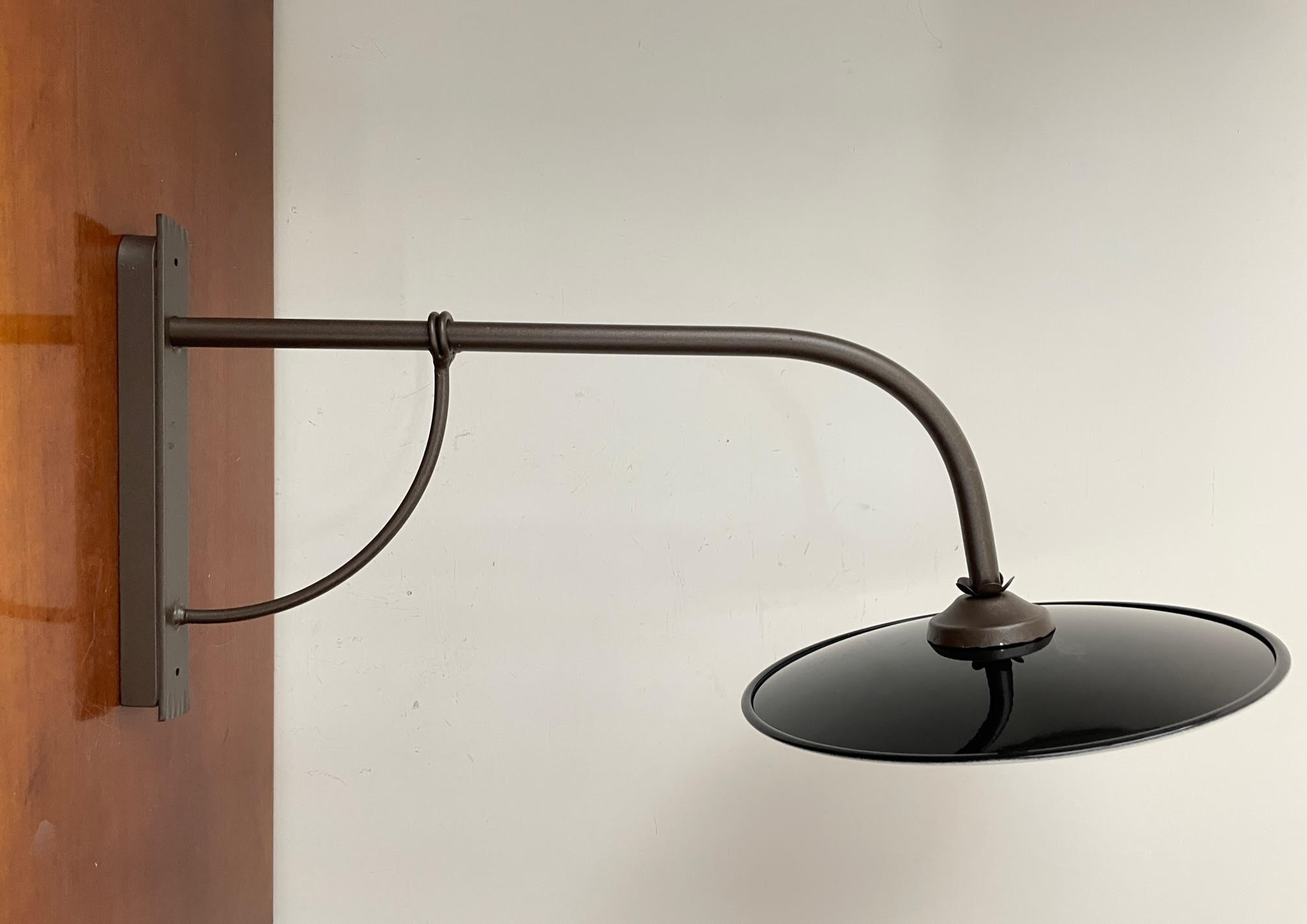 Arterameferro Lampada Da Parete In Ferro Battuto – Piatto Smaltato Ø23 Cm – Stile Classico Made In Italy – Per Esterno/Interno