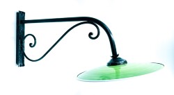 lampada-da-parete-in-ferro-con-piatto-verde-30cm.jpeg