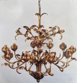 lampadario-10-luci-con-foglie-acanto-dorato-stile-barocco.jpg