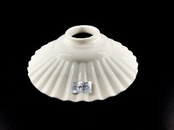 piatto-in-ceramica-plissettata-bianca-per-lampade.JPEG