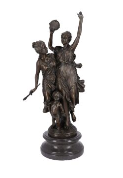statua-bronzo-con-donne-e-bambino-con-strumenti-musicali.jpg