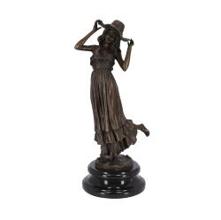 statua-in-bronzo-dama-con-cappello.jpg